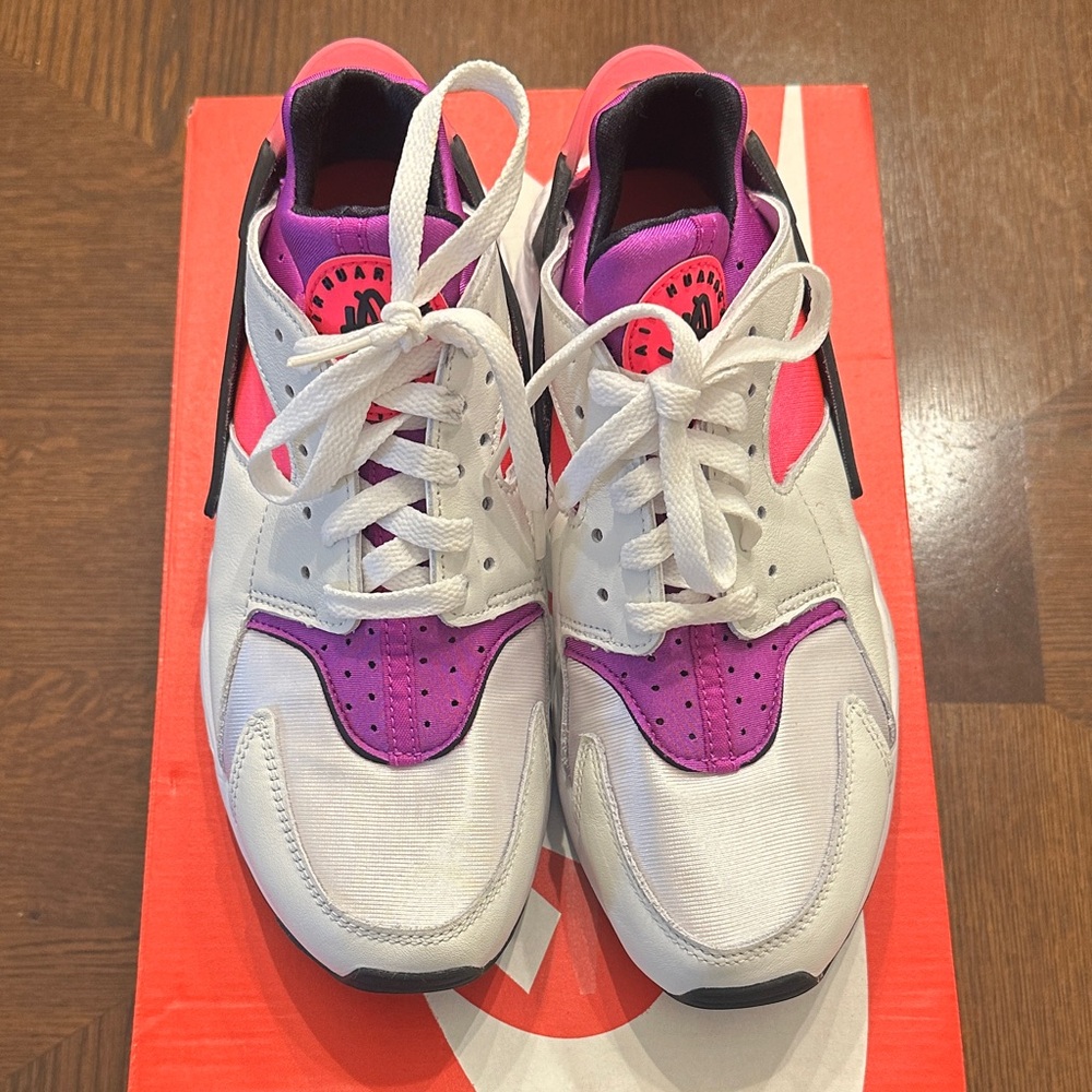 Nike Women's Huarache White and Pink Sneakers